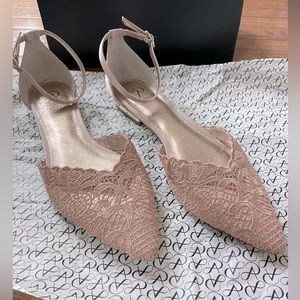Adrianna Papell Trala Attalie flat sandals, blush lace, gold buckle, size 8